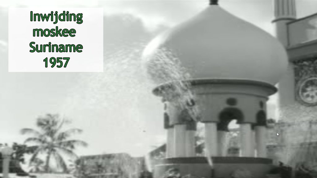 Inwijding van een moskee in Suriname 1957