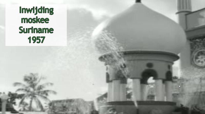 Inwijding van een moskee in Suriname 1957
